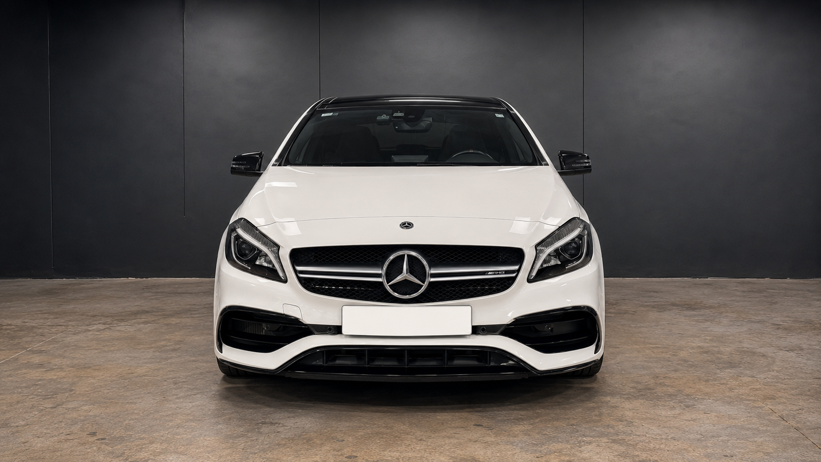 Mercedes-Benz A45 AMG 2017 blanco, vista frontal
